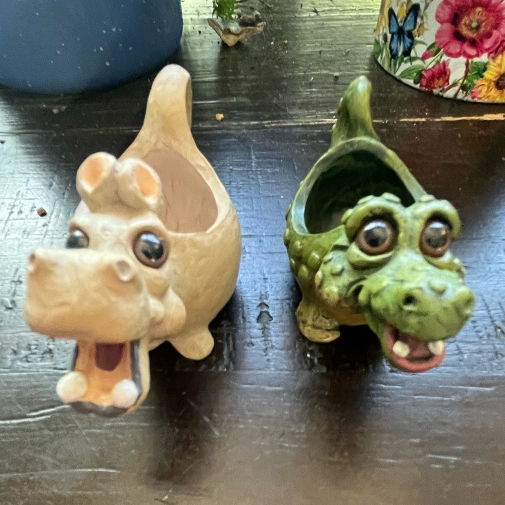 Pete Apsit figurines. Alligator and hippo $20​